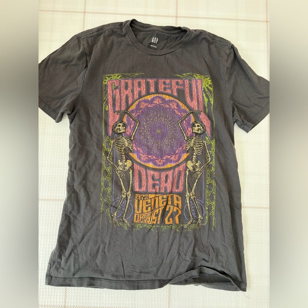 GAP Charcoal Grateful Dead Graphic Tee / Band T-Shirt